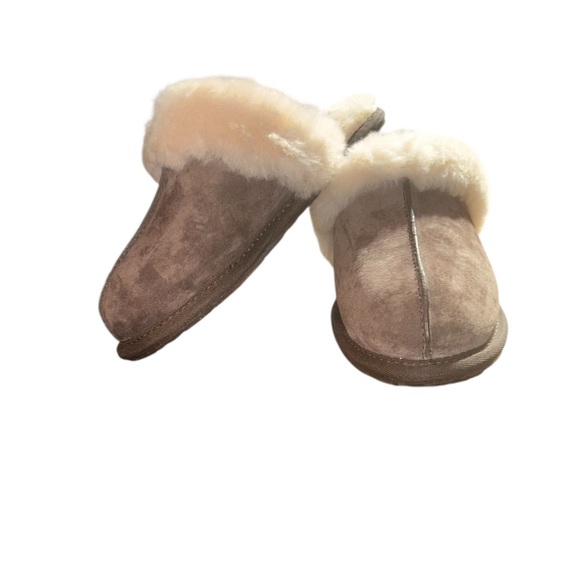 NWT UGG Sheepskin Slippers in Tan and Cream - Picture 4 of 4